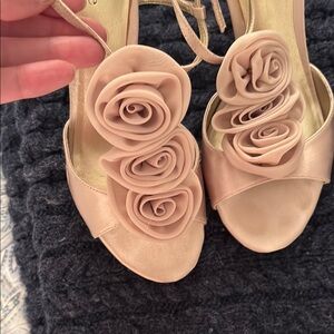 Kelly & Katie Women's Rose Embellished Champagne Heels size 10